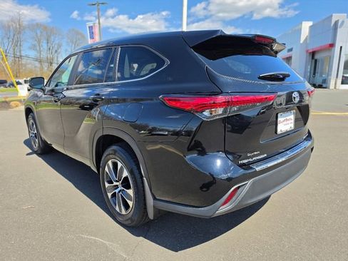Used 2023 Toyota Highlander XLE AWD/4WD image 5