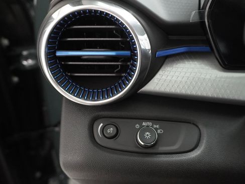 New 2026 Chevrolet Trax LT w/ LT Convenience Package image 18