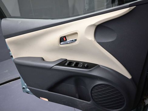 Used 2018 Toyota Prius Two image 9