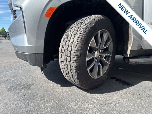 Used 2023 Chevrolet Suburban LT w/ Luxury Package image 29