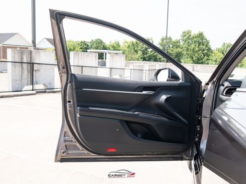 Used 2021 Toyota Camry SE FWD image 31