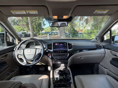 Used 2017 Honda Pilot Touring image 36