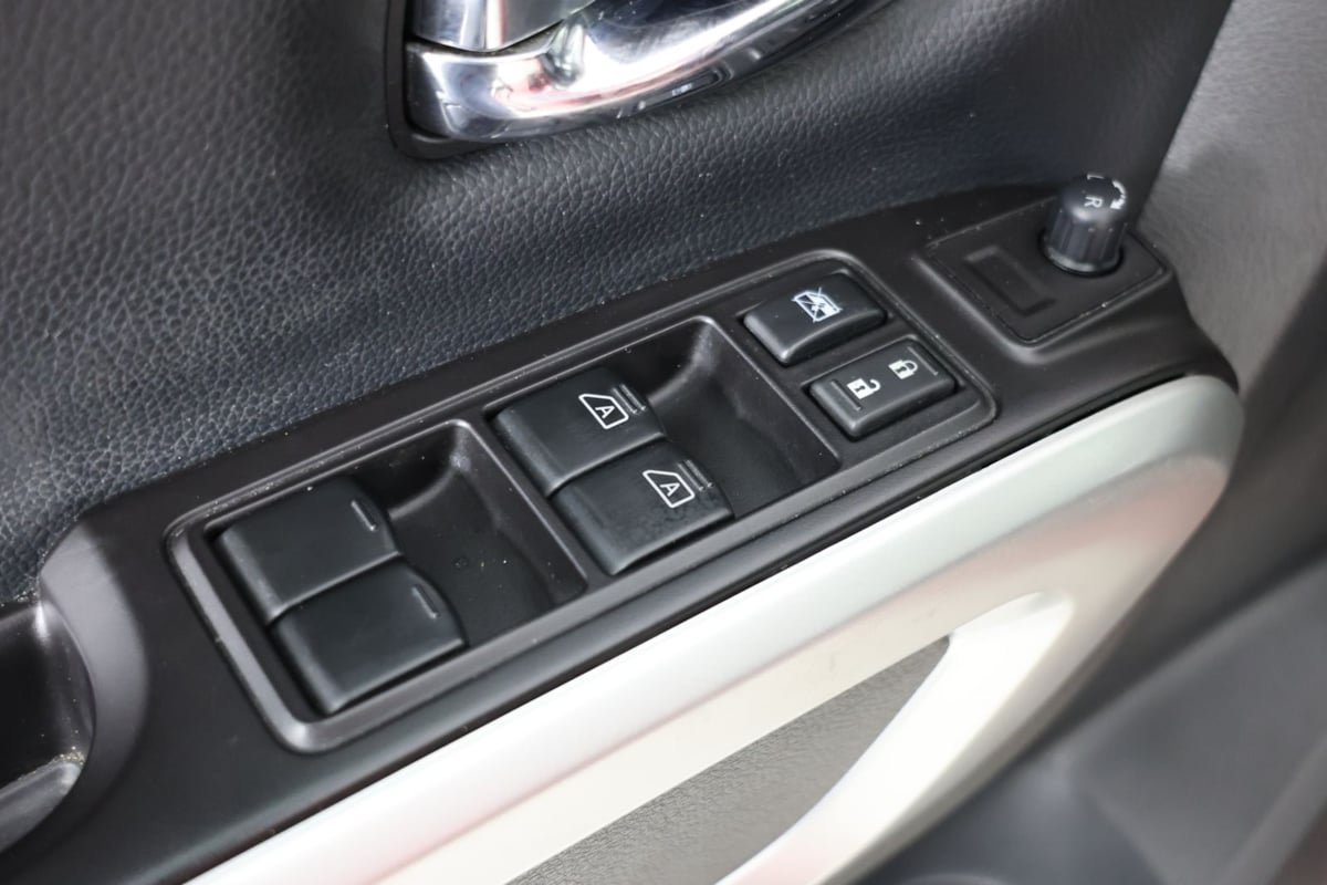 Used 2019 Nissan Titan SV w/ SV Convenience Package AWD/4WD image 24