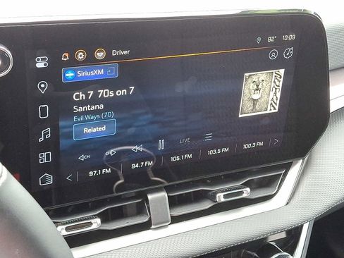 Used 2025 Chevrolet Equinox LT w/ Safety and Technology Package image 17