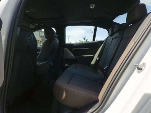 New 2026 BMW i5 eDrive40 w/ Premium Package image 8