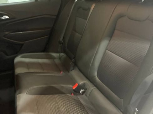 Used 2025 Chevrolet Trax LT FWD image 29