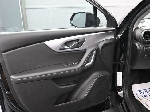 Used 2025 Chevrolet Blazer LT FWD image 11