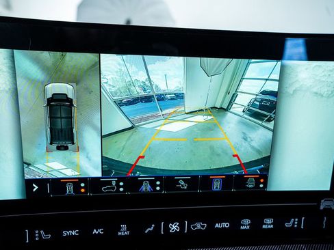 Used 2024 GMC Hummer EV 2X image 44