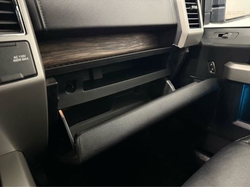 Used 2019 Ford F150 Lariat w/ Trailer Tow Package image 22