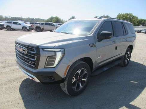 New 2026 GMC Yukon AT4 AWD/4WD image 9