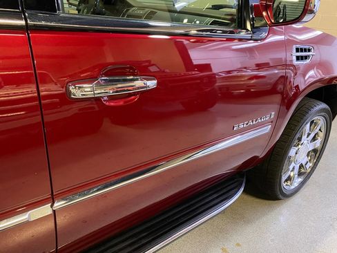 Used 2009 Cadillac Escalade AWD image 16