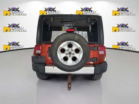 Used 2014 Jeep Wrangler Unlimited Sahara w/ Connectivity Group AWD/4WD image 5
