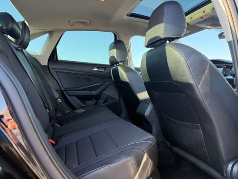 Used 2022 Volkswagen Jetta SE image 18