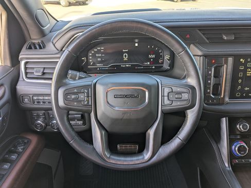 Used 2023 GMC Yukon XL Denali Ultimate image 17