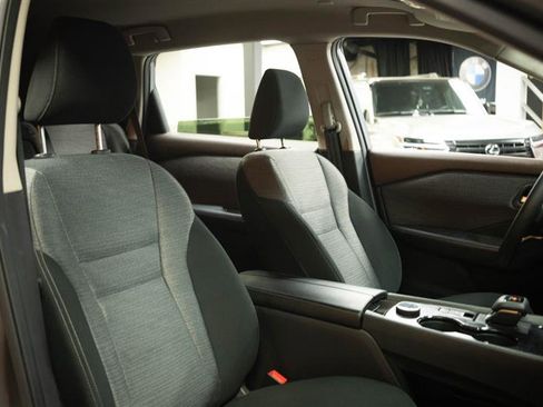 Used 2023 Nissan Rogue SV image 15