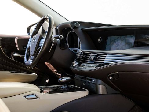 Used 2018 Lexus LS 500 AWD w/ Luxury Package image 28