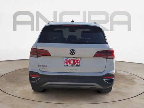 Certified 2024 Volkswagen Taos SE image 9