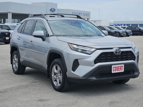 Used 2025 Toyota RAV4 XLE w/ Convenience Package FWD image 3