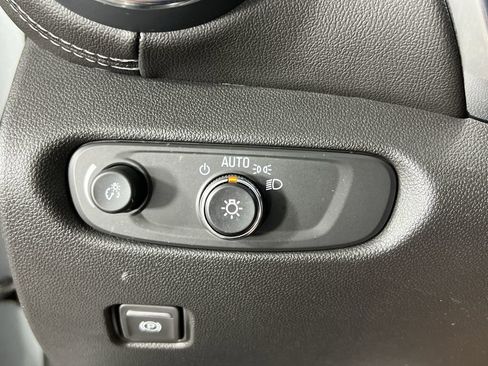 Used 2025 Chevrolet Blazer LT image 18