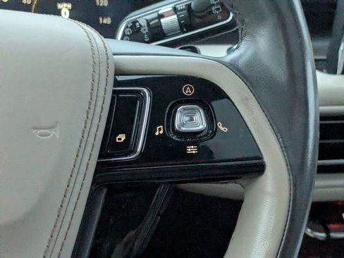 Used 2022 Lincoln Aviator Reserve w/ Equipment Group 201A image 5