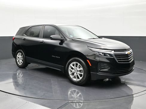 Used 2023 Chevrolet Equinox LS FWD image 7