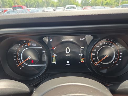 Used 2025 Jeep Gladiator Sport AWD/4WD image 16