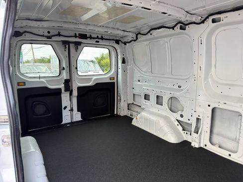 Used 2024 Ford Transit 250 Low Roof w/ Exterior Upgrade Package RWD image 33