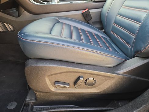 Used 2023 Ford Edge SEL w/ Sport Appearance Package image 17