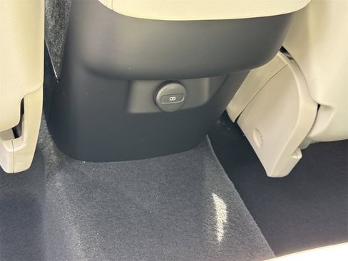 New 2026 Volvo XC90 B6 Ultra w/ Lounge Package image 16