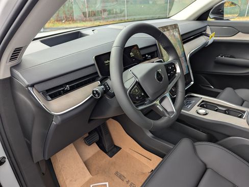 New 2025 Volvo EX90 Ultra w/ Protection Package Premier image 7