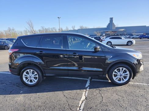 Used 2017 Ford Escape SE image 16