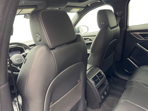 Used 2024 Jaguar F-PACE R-Dynamic S image 33