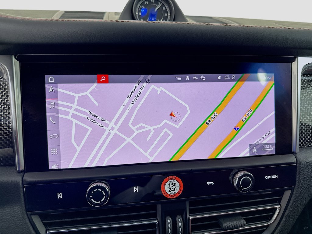 Certified 2025 Porsche Macan AWD/4WD image 16