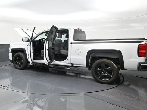 Used 2018 Chevrolet Silverado 1500 Custom w/ Custom Value Package RWD image 31