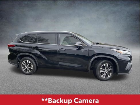 Used 2020 Toyota Highlander XLE AWD/4WD image 4