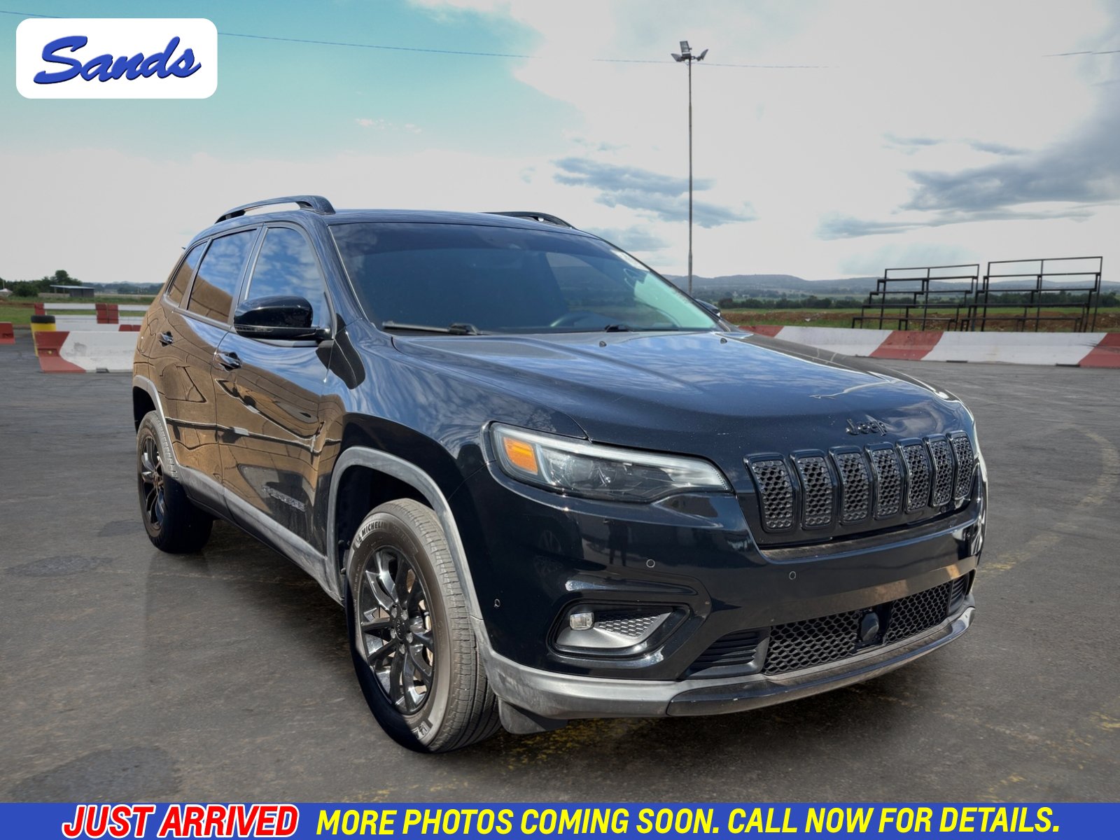 Used 2023 Jeep Cherokee Altitude Lux AWD/4WD image 1