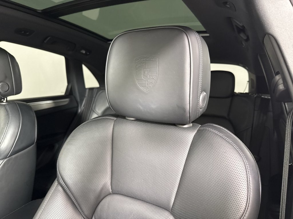 Certified 2024 Porsche Macan w/ Premium Plus Package AWD/4WD image 40