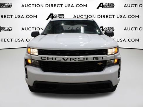 Used 2021 Chevrolet Silverado 1500 Custom image 3