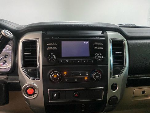 Used 2017 Nissan Titan SV image 23