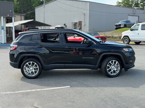 Used 2024 Jeep Compass Latitude AWD/4WD image 8