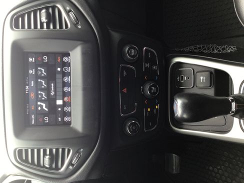 Used 2020 Jeep Compass Latitude w/ Cold Weather Group AWD/4WD image 18