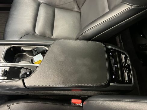 Used 2022 Volvo XC90 T5 Momentum w/ Climate Package AWD/4WD image 27