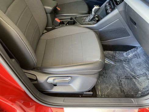 Certified 2023 Volkswagen Taos SE w/ Panoramic Sunroof Package FWD image 41