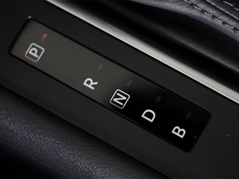 Used 2025 Nissan Kicks SV w/ SV Premium Package image 39