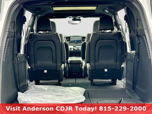 New 2026 Chrysler Pacifica Limited image 7