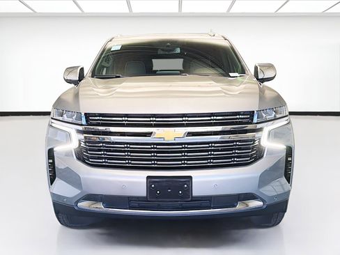 Used 2023 Chevrolet Suburban Premier image 2