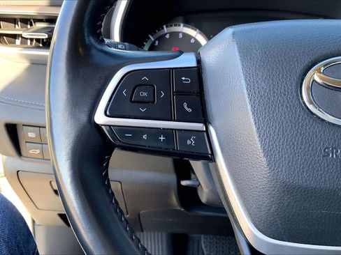 Used 2023 Toyota Highlander XLE image 22