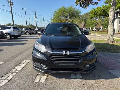 Used 2017 Honda HR-V EX image 3