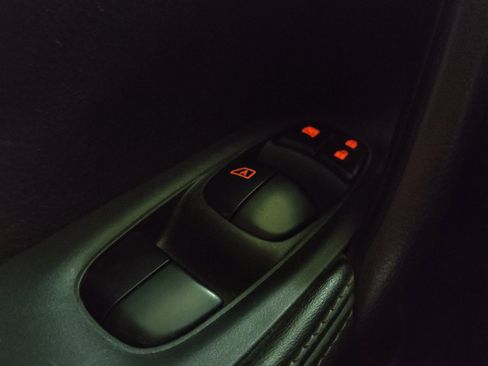 Used 2020 Nissan Rogue Sport SV FWD image 27