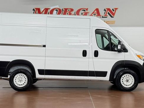 Used 2024 RAM ProMaster 2500 w/ Safety Group FWD image 2